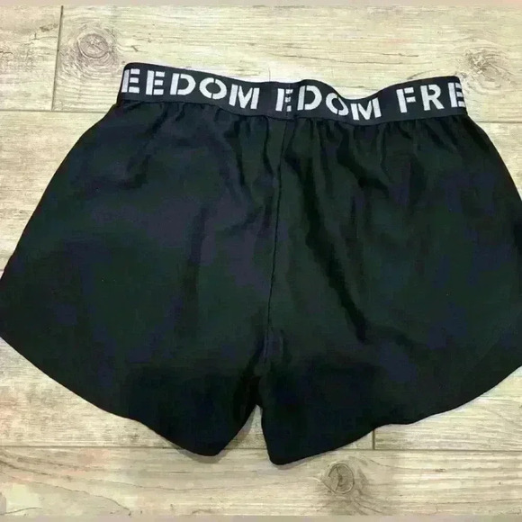 Under Armour Freedom woman’s black shorts size small - Picture 1 of 4